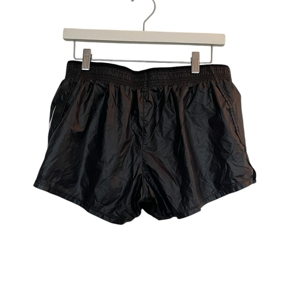 Nike Swoosh Run women’s running shorts size medium - Picture 3 of 15